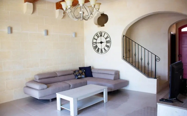 Kenn Gozitan Villa and Pool