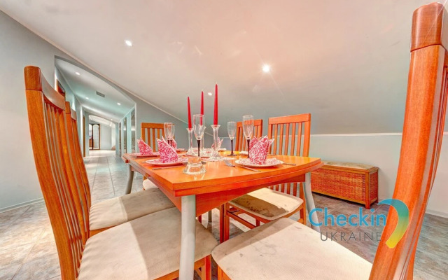 Luxury 3-bedroom apartment Gonchara