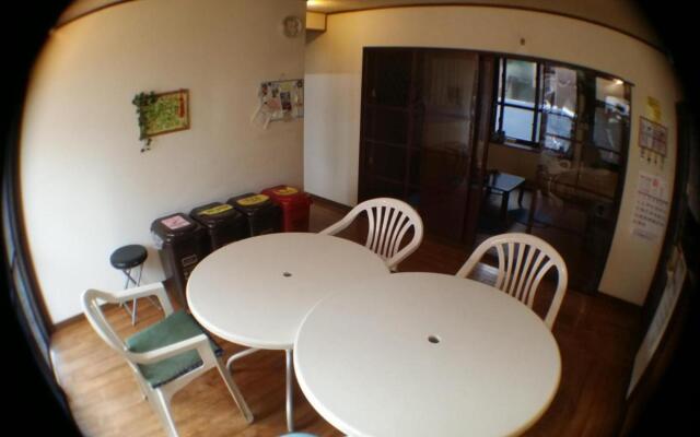 Guesthouse Base Okinawa - Hostel