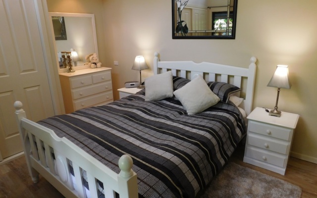 Yarrandabbi Dreaming B&B Apartment and Cottage – Guest Rooms – Macleay Island