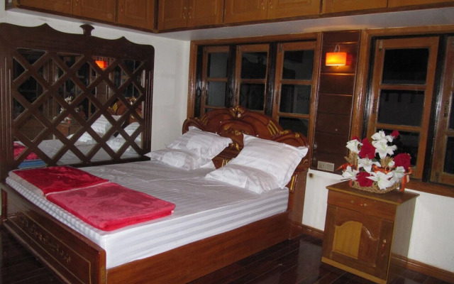 Lux Pillow Hostel Hpa An