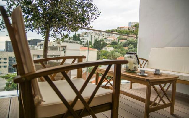 Leona Residences Apartment