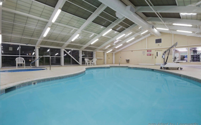 Country Inn & Suites by Radisson, Montgomery East, AL