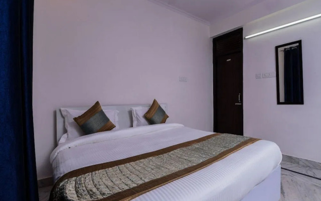 Golden Plaza By OYO Rooms