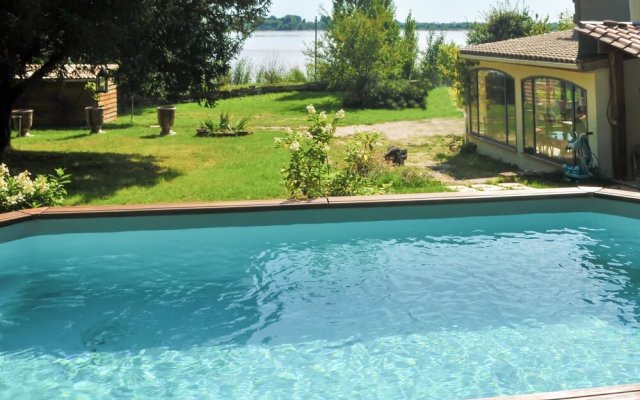 House With 3 Bedrooms in Bayon-sur-gironde, With Pool Access, Enclosed