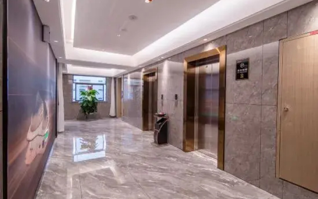 Yizhe Hotel (Ningming)