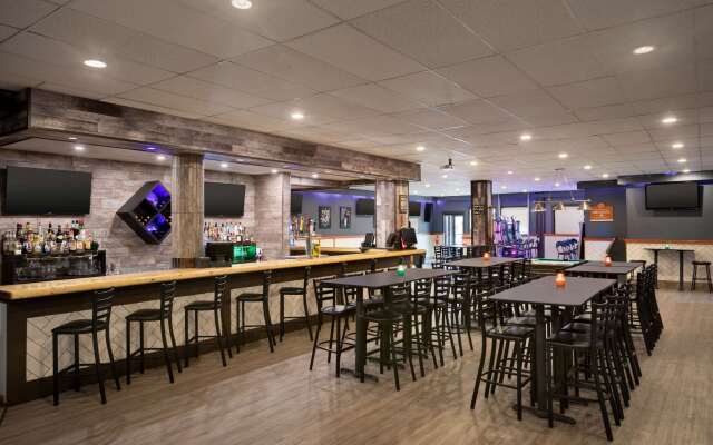 Travelodge by Wyndham Conference Centre & Suites Whitecourt