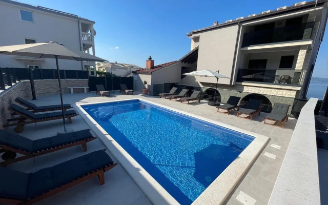 Apartments Villa Milas With Pool