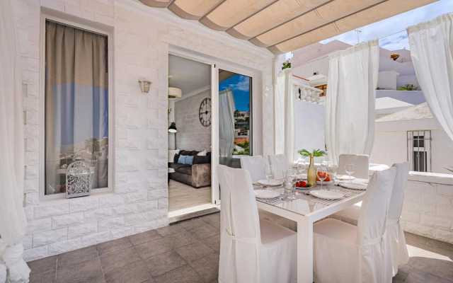 BuenaVista Romantic Bungalow in Costa Adeje