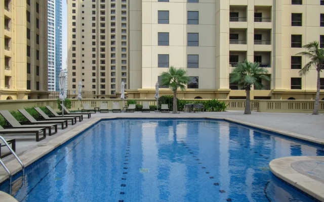 Bright & Lively 1BR Apartment With Marina Views