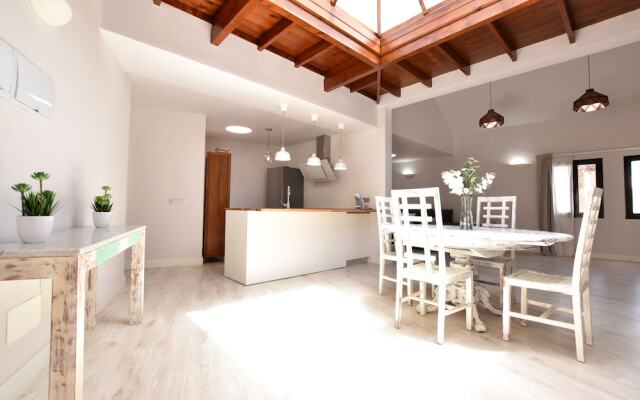 Sunny Bungalow in front of sea