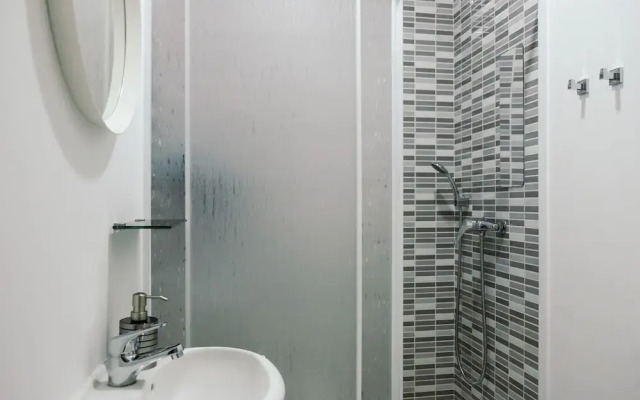 06 Olive Grove Apartment