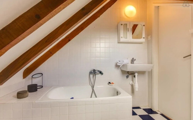 Charming, Light-filled Loft Apartment in Alfama