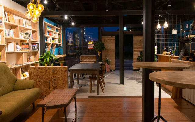 TONAGI Hostel & Cafe