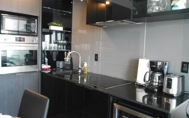 Newly Decorated 2BR Financial District