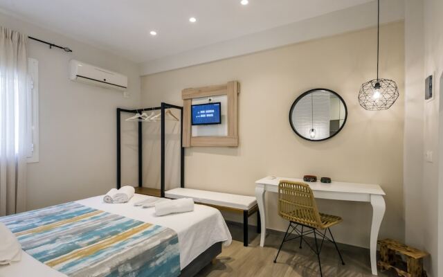 Aggelos Hotel - Luxury Suite on the Beach - Breakfast included