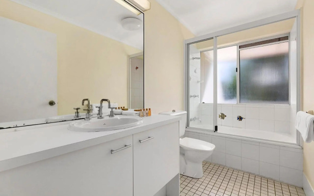 12 Cascades Top Floor Apartment In Prime Position