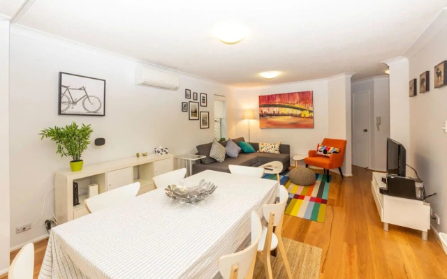 Delightful 2 Bedroom Near CBD