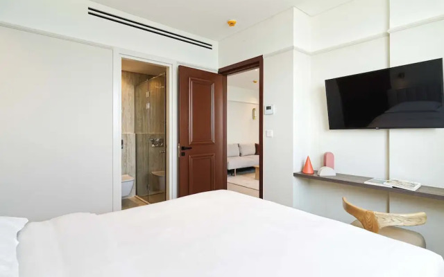 LIV Mackenzie Beach Suites