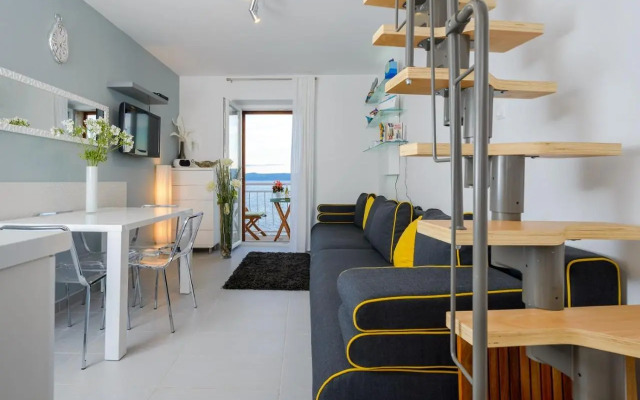 Top Location! Beach & Center Apt 4