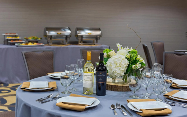 Oxford Suites Bellingham