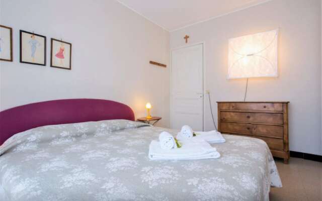 Large 1 Bedroom with Balcony City Centre