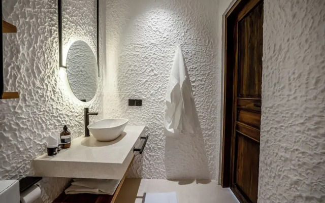Tropical Tribe Villa by EVDEkimi Ubud - Longer Stay Extra Perks