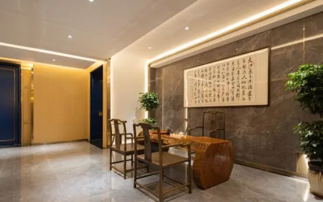 Handan Cloud Hotel (East High-speed Railway Station Vientiane Hui)