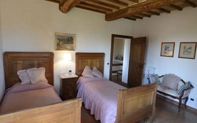 Pleasant Villa In Valiano With Terrace, Garden, Sun-Loungers
