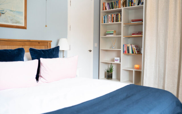 The Loft | 2BR Duplex | 82 Cathedral Cardiff + Parking