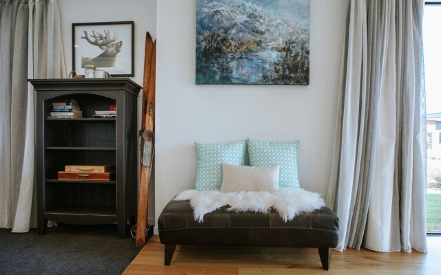 Bull Ridge Retreat - Sleeps 8 - Hot Tub