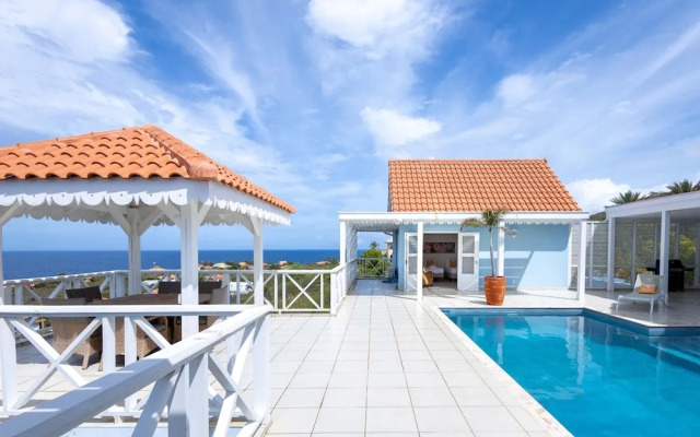 Ocean Whisper Villa in Sint Willibrordus