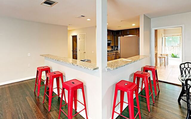 3BR 2BA Remodeled Rosedale House by RedAwning