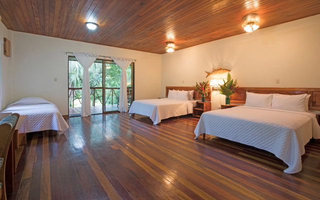 Crocodile Bay Resort