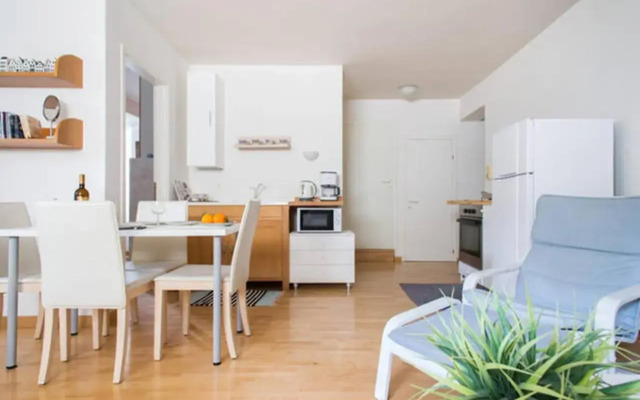 Bright, Cosy Studio close to Glyfada Beach & Center