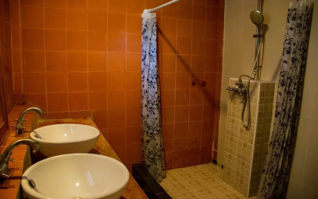 Phalaburi Resort by dreamhouse