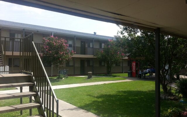Executive Inn & Suites