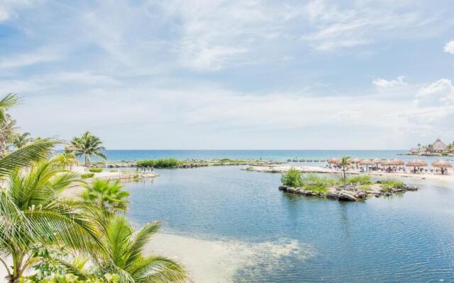 Luxury Pool & Beach House At The Mayan Riviera