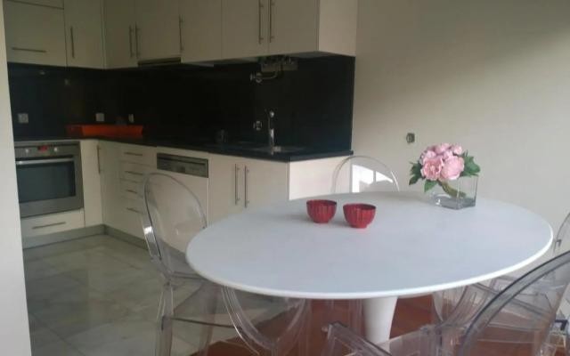 Marginal Luminous Beach Apartment