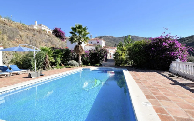 Comfortable Luxury Villa With Private Swimming Pool