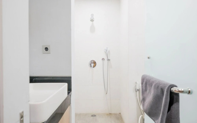 RedDoorz Premium near CBD Puri Indah