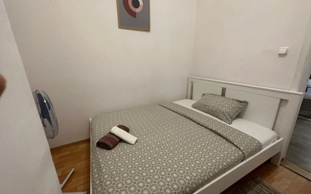 Park Danubes view central market Budapest