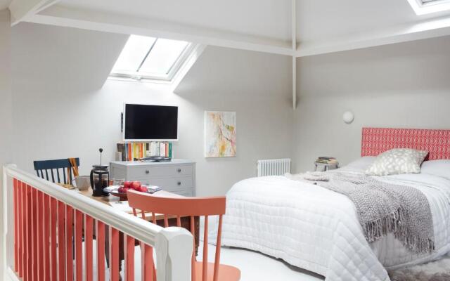 Stunning studio cntrl Totnes with parking