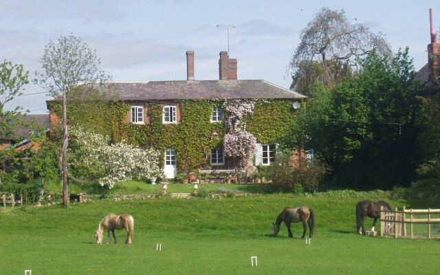 Lower Buckton Country House - Sleeps 12