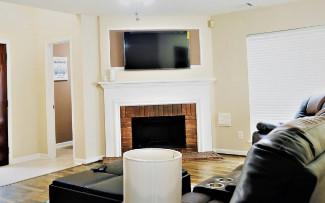 3Bdrm 2.5Bath 5Beds - Near Downtown