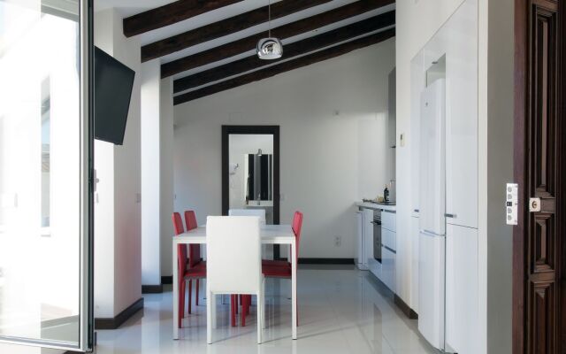 Roisa Suites