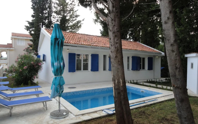 Petrovac Holiday House with pool
