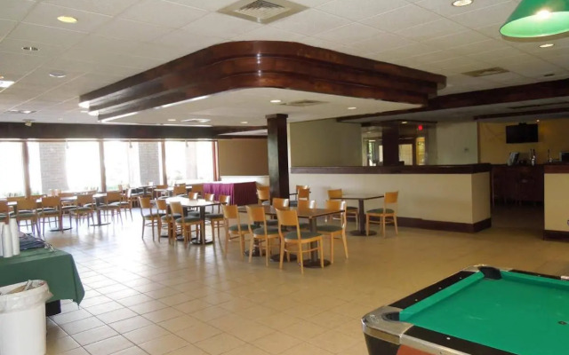 Days Inn & Suites by Wyndham Elyria