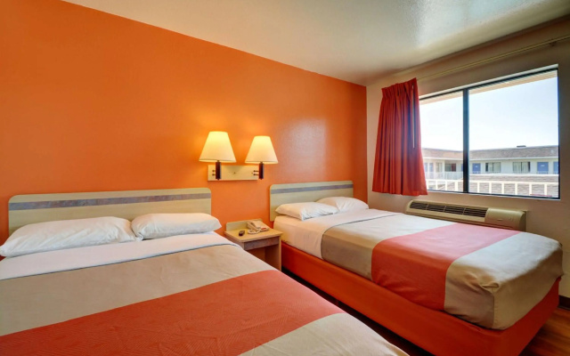 Motel 6 Windsor Locks, CT - Hartford