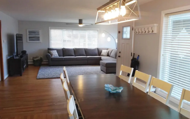 1881 Beach Dr